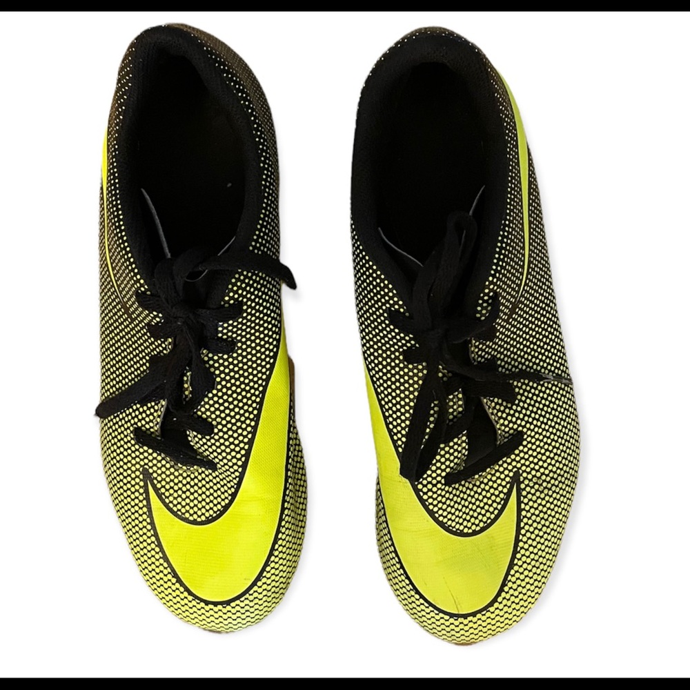 Nike Bravata II FG Kids Soccer Cleats in size 5Y
